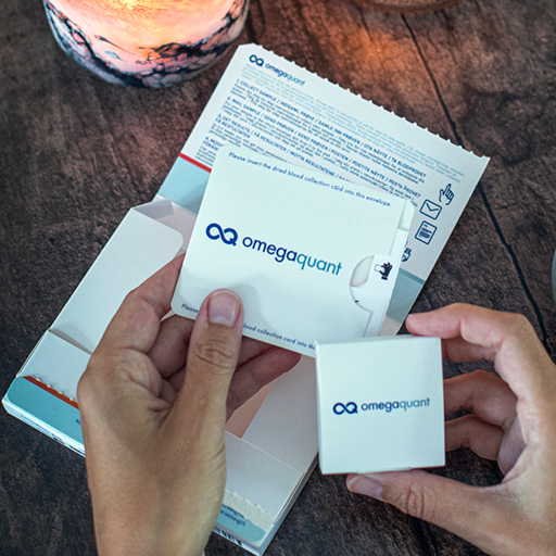 omega-3 test kit hands